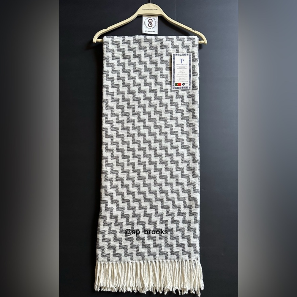 🎁Texteis Penedo Throw Blanket - Charcoal and Ivory Zag - MADE IN PORTUGAL